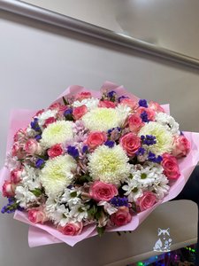 Букет из роз и хризантем