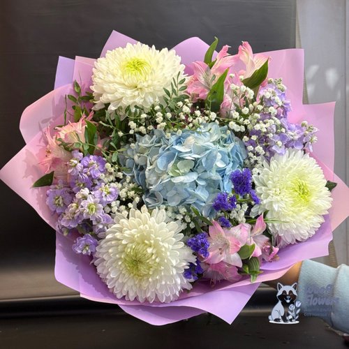 Букет из хризантем и гортензии