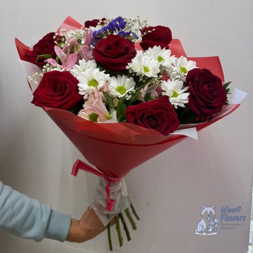 Букет из роз и хризантем