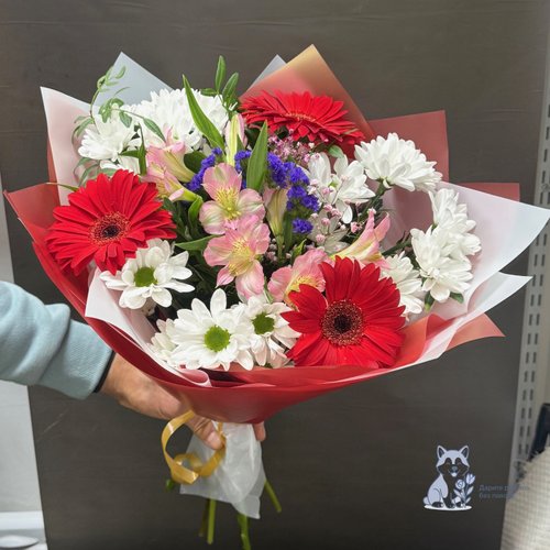 Букет из гербер и хризантем