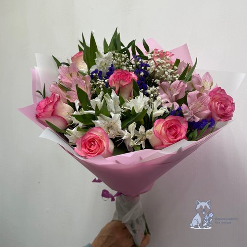 Букет из роз и альстромерий