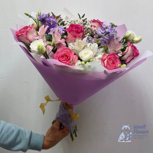 Букет из роз и альстромерии