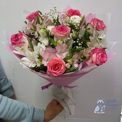 Букет из роз и альстромерий