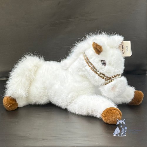 Конь в уздечке со стразами